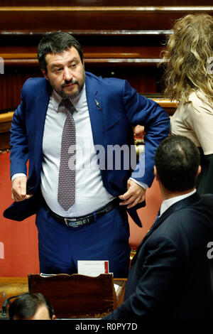 Rom, Italien. 7. Nov 2018. Matteo Salvini Rom 7. November 2018. Senat. Vertrauen Abstimmung über Sicherheit Dekret. Foto Samantha Zucchi Insidefoto Credit: insidefoto Srl/Alamy leben Nachrichten Stockfoto