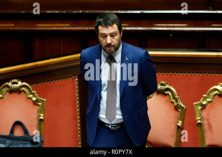 Rom, Italien. 7. Nov 2018. Matteo Salvini Rom 7. November 2018. Senat. Vertrauen Abstimmung über Sicherheit Dekret. Foto Samantha Zucchi Insidefoto Credit: insidefoto Srl/Alamy leben Nachrichten Stockfoto