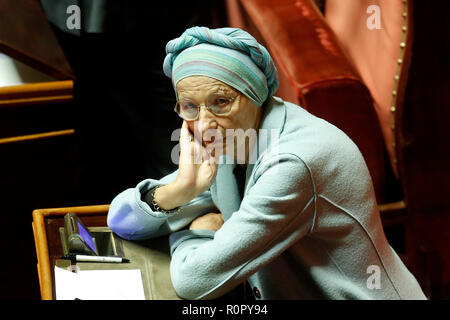 Rom, Italien. 7. Nov 2018. Emma Bonino Rom 7. November 2018. Senat. Vertrauen Abstimmung über Sicherheit Dekret. Foto Samantha Zucchi Insidefoto Credit: insidefoto Srl/Alamy leben Nachrichten Stockfoto