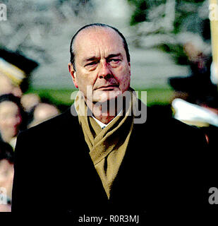 Washington, DC., USA, Februar 1, 1996 Präsident William Jefferson Clinton, und der französische Präsident Jacques Chirac am Podium auf dem Südrasen des Weißen Hauses liefert Erläuterungen während der offiziellen Begrüßungszeremonie für den französischen Staatschef. Credit: Mark Reinstein/MediaPunch Stockfoto