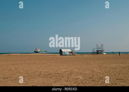 Ein Blick auf den weitläufigen Strand von Prasonisi, Rhodos, Griechenland. Der Strand ist ca. 800 m lang und 250 m breit an der breitesten Stelle. Stockfoto