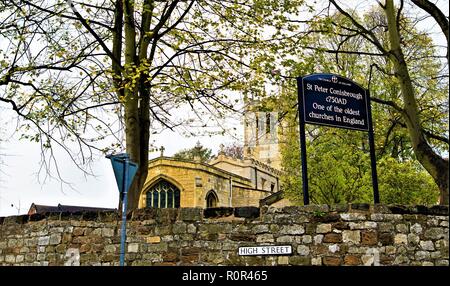 St Peter's Church im Conisbrough, ist das älteste Gebäude in South Yorkshire und eine der ältesten in England. Stockfoto