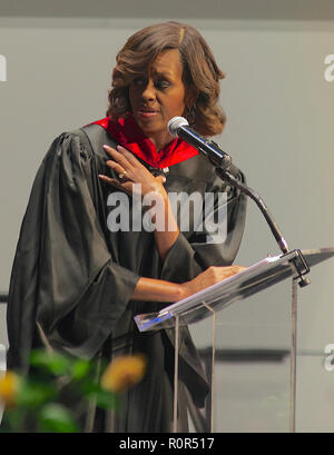Topeka, Kansas, USA, 16. Mai 2014 First Lady Michelle Obama in einer Rede vor dem Abschluss Klassen von Highland Park High School, Hope Street Academy, Topeka High School, Topeka West High School in Kansas Expo Center Credit: Mark Reinstein/MediaPunch Stockfoto