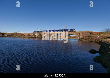 27/10/2018 Queens Viadukt, Irvine Irvine, Ayrshire (Fluss) 3800 xx 1506 Ayr - Glasgow Central Stockfoto