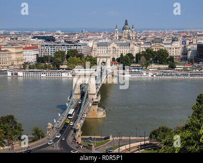 Blick auf Budapest Kettenbrücke und Pest vom Castle Hill Stockfoto