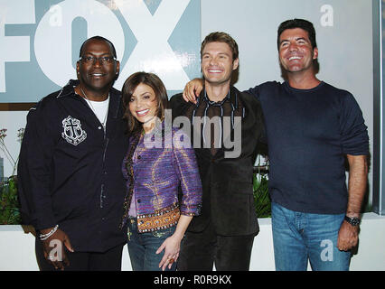 Die American Idol Paula Abdul, Randy Jackson, Ryan Sea Crest und Simon Cowell Ankunft auf dem FOX tca Winter Party im Meson G in Los Angeles. Jan Stockfoto