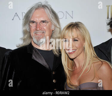 Billy Connolly und Julie Benz - Boondock Saints II Premiere Arclight Theater in Los Angeles. - ConnollyBilly BenzJulie Stockfoto