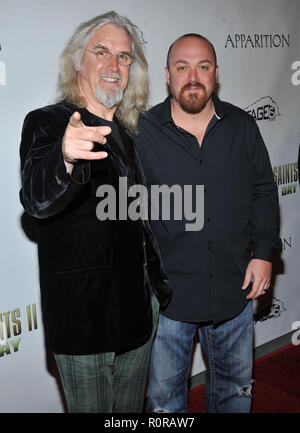 Billy Connolly und Regisseur Troy Duffy - Boondock Saints II Premiere Arclight Theater in Los Angeles. - ConnollyBilly  Stockfoto