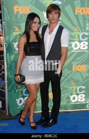 Vanessa Anne Hudgens, Zac Efron - Teen Choice Awards 2008 an der Gibson Amphitheatre in Los Angeles. in voller Länge - Hudgen Stockfoto