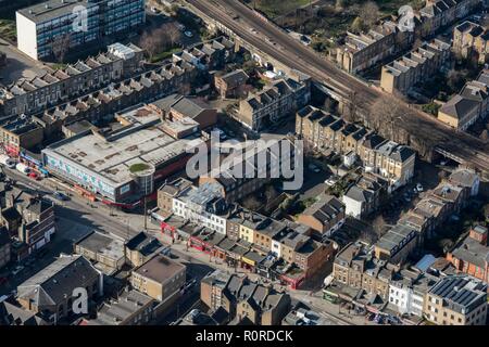 Geschäfte entlang der Walworth Road, Walworth Erbe Aktionszone, Walworth, London, 2018. Schöpfer: Historisches England Fotograf. Stockfoto