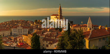 Piran die Stadt bei Sonnenuntergang Stockfoto