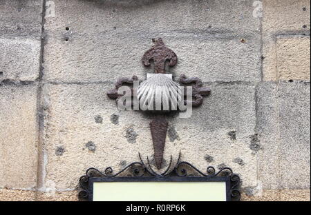 Jakobsmuschel Unterschrift auf dem Weg nach Santiago de Compostela auf dem Jakobsweg Pilgerweg Stockfoto