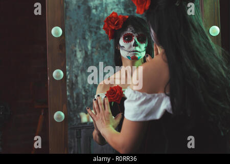 Halloween Bild der Hexe Mädchen mit Make-up Stockfoto
