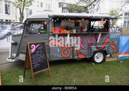 Foodtrucks am Brighton Fringe Festival, Brighton, Großbritannien Stockfoto