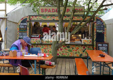 Foodtrucks am Brighton Fringe Festival, Brighton, Großbritannien Stockfoto