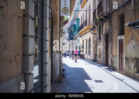 Straße in der Altstadt von Palma de Mallorca, Spanien Stockfoto