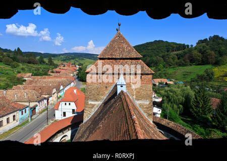 Panoramablick aus dem 16. Jahrhundert evangelische Wehrkirche (UNESCO-Weltkulturerbe) in Valea Viilor, Rumänien Stockfoto