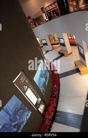 Das Innere der Yitzhak Rabin Center, ein Museum und eine Bibliothek in Tel Aviv, Israel. Stockfoto