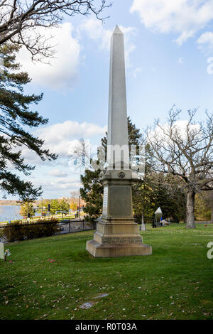 Ein Obelisk Denkmal 1885 errichtet in der Lakewood Friedhof durch das Minneapolis's Kopf Miller Association, in Erinnerung an diejenigen, die ihr Leben verloren, Stockfoto