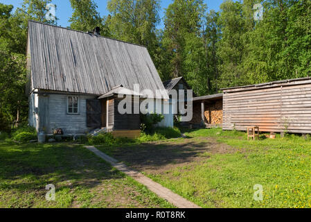 Blick auf die Insel und das Kloster Anzersky Gebäude vom Berg Golgatha auf Anzersky Insel Solowki Inseln, Archangelsker Gebiet, Russland Stockfoto