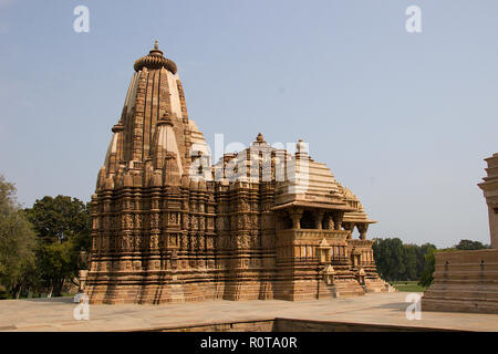 Blick auf Jagadambi Tempel, unter westlichen Gruppe von Tempeln in Khajuraho, Madhya Pradesh, Indien, Asien Stockfoto