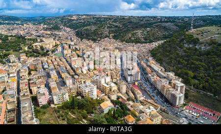 Luftaufnahme. Modica ist eine Gemeinde in der Provinz Ragusa, Sizilien, Süditalien. Stockfoto