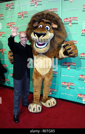 Jeffey Katzenberg und Alex der Löwe die Premiere von Madagaskar: 2 Afrika an der Staatlichen Theater entkommen. Sydney, Australien. 17.11.08. Stockfoto