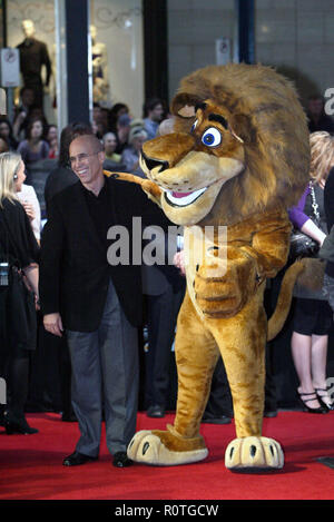 Jeffrey Katzenberg und Alex der Löwe die Premiere von Madagaskar: 2 Afrika an der Staatlichen Theater entkommen. Sydney, Australien. 17.11.08. Stockfoto