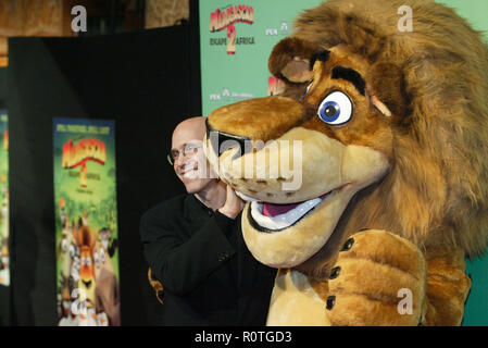 Jeffrey Katzenberg und Alex der Löwe die Premiere von Madagaskar: 2 Afrika an der Staatlichen Theater entkommen. Sydney, Australien. 17.11.08. Stockfoto