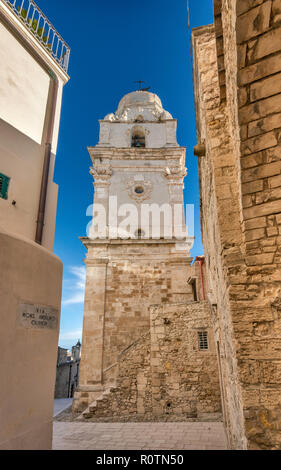 Glockenturm der Kathedrale, in Vieste, Apulien, Italien Stockfoto