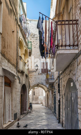 Strada Arco Spirito Santo, mittelalterliche Straße im historischen Zentrum von Bari, Apulien, Italien Stockfoto