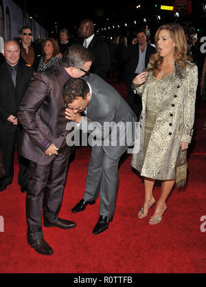 Robin Williams, mit John Travolta und Kelly Preston (Kontrolle der Bauch! ) - Alte Hunde Premiere am El Capitan Theatre in Los Angeles. Stockfoto