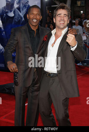 Jamie Foxx und Colin Farrell Ankunft am MIAMI VICE Premiere auf dem Westwood Village Theater in Los Angeles. 20. Juli 2006. 3/4- Stockfoto