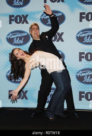 Katharine McGhee und Taylor Hicks bei der Ankunft im Kodak Theater in Los Angeles. 24. Mai 2006. - 02 HicksTaylor McPheeKath.JPG 02 Hi Stockfoto