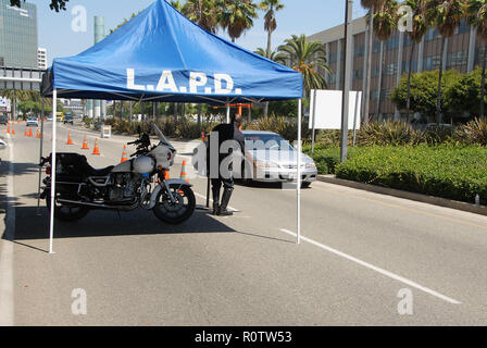 Check Point vom LAPD auf der Straße bei Ankunft am Flughafen LAX (Los Angeles). August 10, 2006 - 04 LAX security 011.JPG 04 LAX se Stockfoto