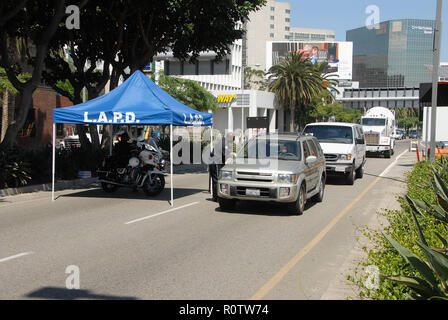 Check Point vom LAPD auf der Straße bei Ankunft am Flughafen LAX (Los Angeles). August 10, 2006 - 05 LAX security 012.JPG 05 LAX se Stockfoto