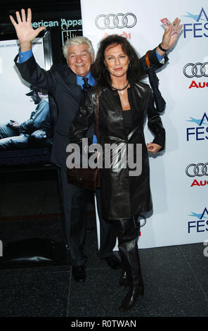 Jacqueline Bissett mit Cassell Seymour - CHE und zwei Liebende Premiere auf der Chinese Theatre in Los Angeles. - 07 BissetJacqueline Stockfoto