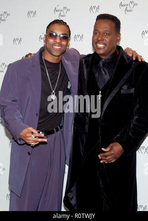 Ginuwine und Luther Vancross im Drucksaal am 29. jährliche American Music Awards im Shrine Auditorium in Los Angeles Mittwoch, 31.01.9, 20 Stockfoto