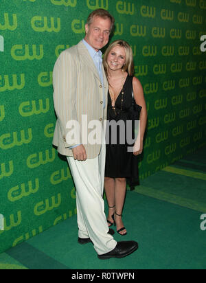 Beverly Mitchell und Stephen Collins an der CW-tv-Kritiker Verein Sommerfest bei der Ankunft im Hotel Ritz Carlton Pasadena, Los Angeles. Juli 17. Stockfoto