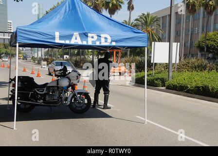 Check Point vom LAPD auf der Straße bei Ankunft am Flughafen LAX (Los Angeles). August 10, 2006 - 16 LAX security 010.JPG 16 LAX se Stockfoto