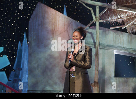 Yolanda Adams durchführen an den 2001 Soul Train Weihnachten Starfest, in Santa Monica Auditorium in Los Angeles. November 20, 2001 - Stockfoto