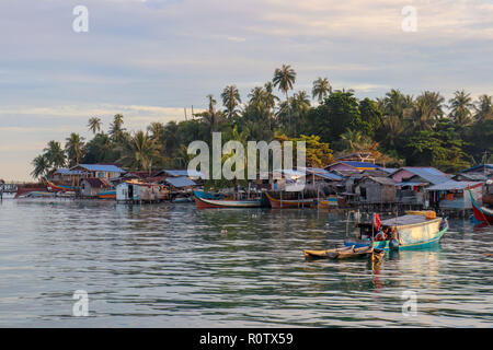 Schwimmende Dorf auf Mabul Island, Malaysia. Stockfoto