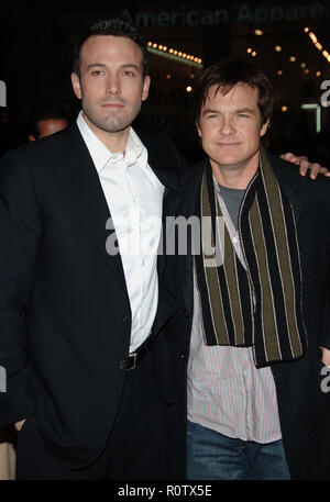 Ben Affleck und Jason Bateman am Smokin' Aces Ankunft auf dem chinesischen Theater in Los Angeles. 18. Januar 2007. 3/4-Affleck Stockfoto