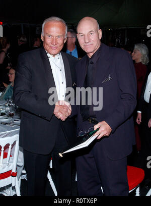 Buzz Aldrin, Kapitän der Appolo 13 und Patrick Stewart Captain Picard aus Star Trek an der Hommage an Arthur C. Clarke, 2001 Odyssee im Weltraum an der Pla Stockfoto