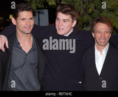 Eric Bana, Josh Hartnett und Produzent Jerry Bruckheimer bei der Premiere von "Black Hawk Down" an der Akademie der Künste und Wissenschaften in Los Stockfoto