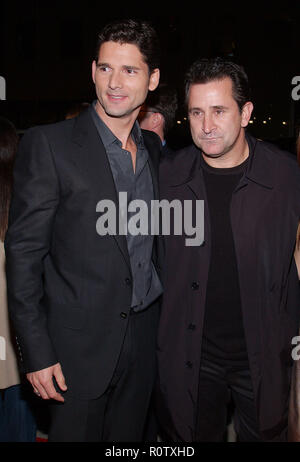 Eric Bana und Anthony Lapaglia bei der Premiere von "Black Hawk Down" an der Akademie der Künste und Wissenschaften in Los Angeles. 18. Dezember 2001 Stockfoto