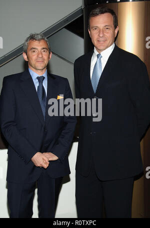 Daniel Battsek und Bob Igar Ankunft im Schritthalten mit der Steins Premiere auf tyhe Pacific Design Center in Los Angeles. Mai 8, 2006. Stockfoto