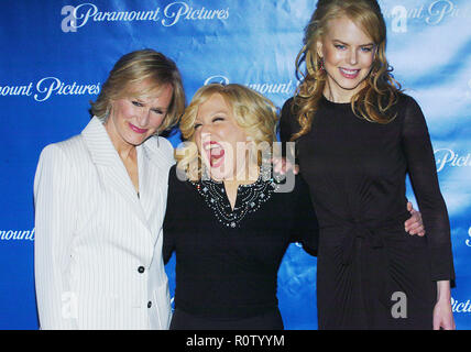 Glenn Close, Bette Midler und Nicole Kidman Ankunft auf dem Paramount Pictures Star-Studded Showest Abendessen im Paris Hotel in Las Vegas. 24. März Stockfoto