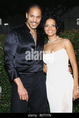 Victoria Rowell und Keith Cobb an der NAACP Image Awards 2004 angekommen an der Universal Amphitheater in Los Angeles. März 7, 2004. - Stockfoto