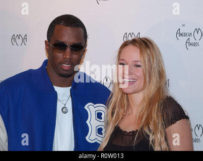 Sean Kamm und wurden Diamanten präsentiert die American Music Awards im Beverly Hills Hotel in Los Angeles nominiert. November 13, 2001. - Stockfoto